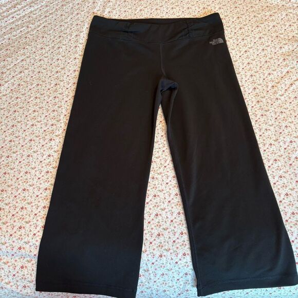 The North Face Women's Black capri  Leggings - Picture 1 of 4